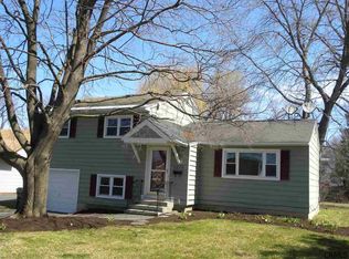 2270 Dean St, Niskayuna, NY 12309