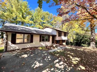 1109 Lora Ln, Blacksburg, VA 24060