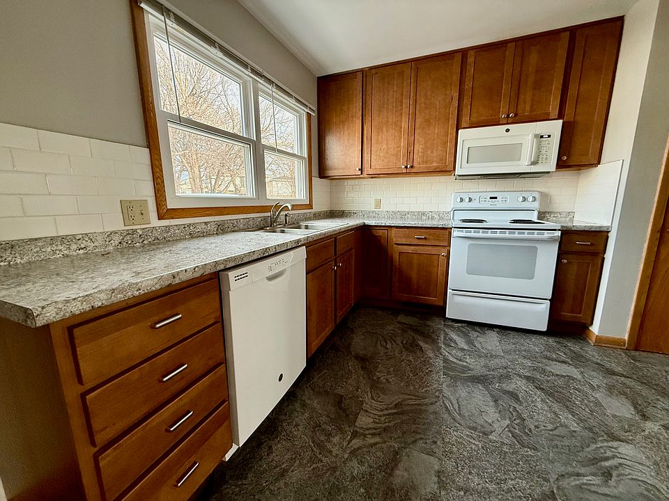 1st image of 912 Waterloo Rd