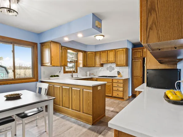 2399 White Oak Trl, Oregon, WI 53575