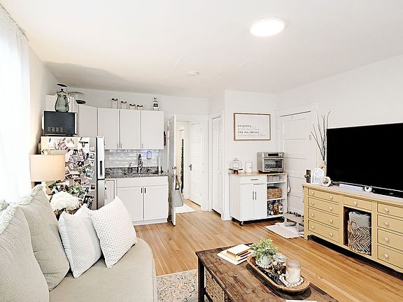 3rd image of 2309 Fontaine Ave #1