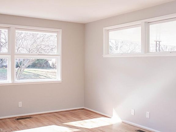 3rd image of 2532 Fernwood Dr