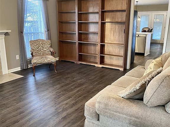 3rd image of 5839 Marchester Cir
