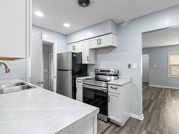 3rd image of 73 N Everett Ave