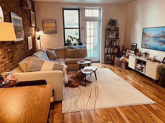 2nd image of 225 W 14th St APT 1C