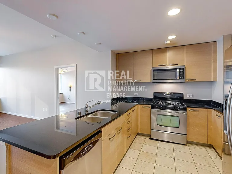 1200 Main St #910 — Photo 9