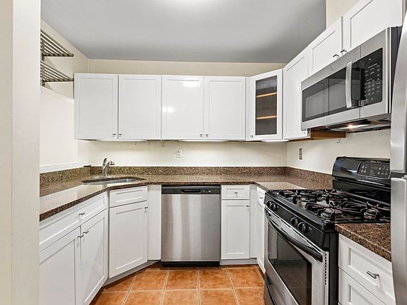 4th image of 420 Jefferson St APT 3B