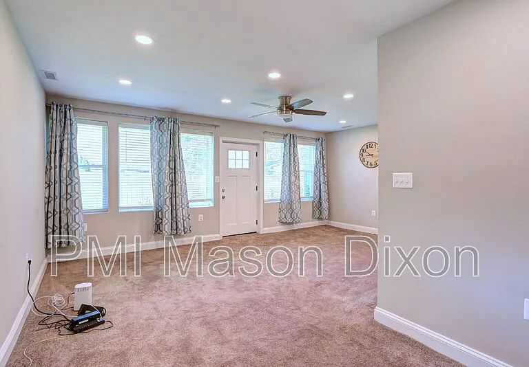 330 Compton Ave — Photo 17