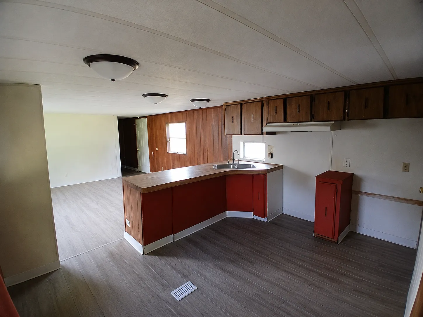 3 bed, 850 sqft, $900 — Photo 2