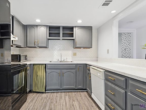 4th image of 5621 Moorstone Dr