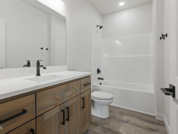 5th image of 3326 34th St W