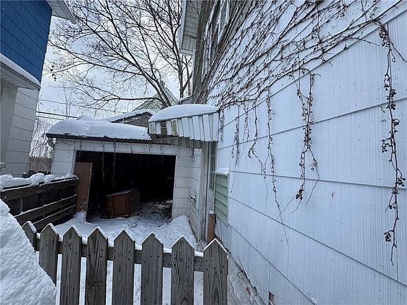 2nd image of 760 Seward St