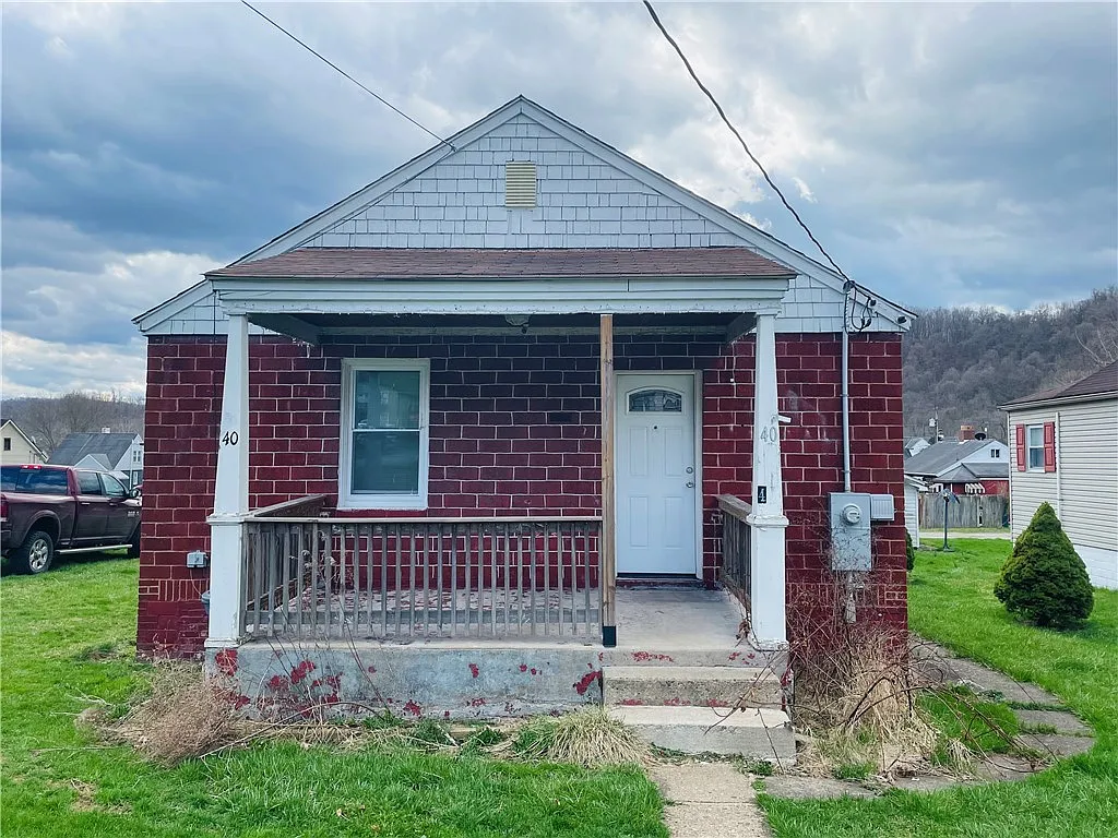 40 Berry Ave photo 1
