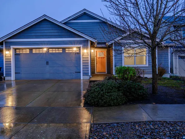 1932 SE Blackberry Ave, Dallas, OR 97338