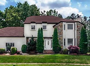 38 Ponderosa Ln, Old Bridge, NJ 08857