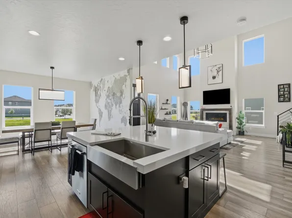 868 N 2125 W, Layton, UT 84041