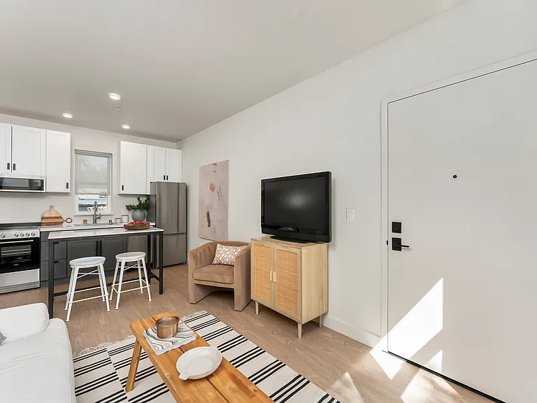 1221 C St — Photo 4