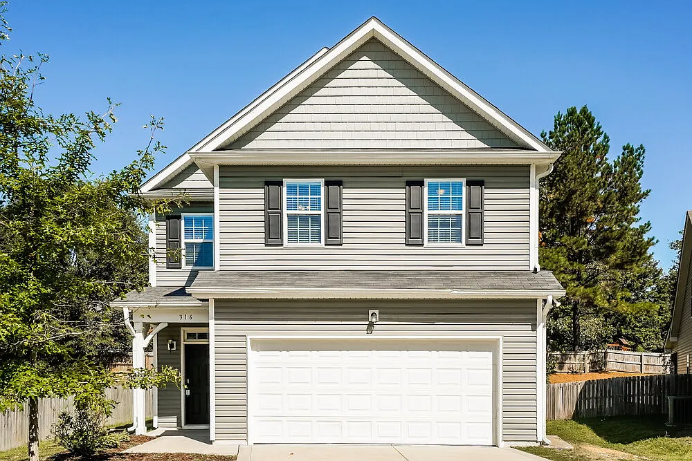 4 bed, 2.5 bath, 1888 sqft, $2,100 — Photo 1