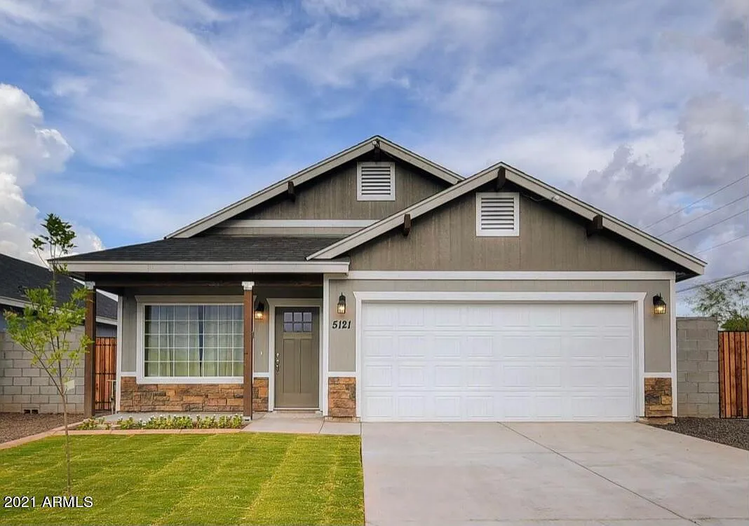3 bed, 2.0 bath, 1370 sqft, $2,495 — Photo 1