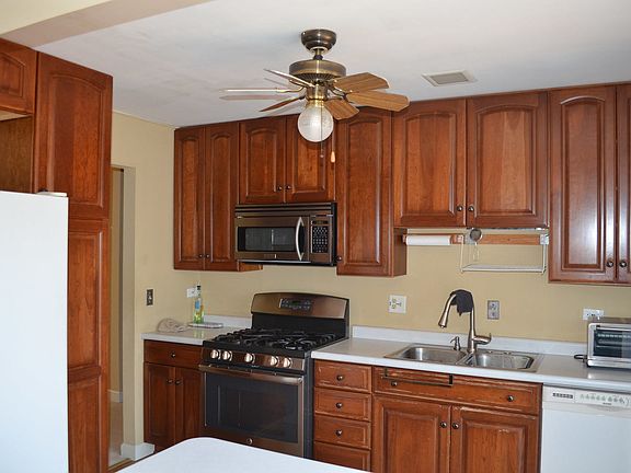 5th image of 225 Ashley Ct