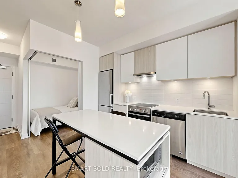 203 College St #1405 — Photo 18