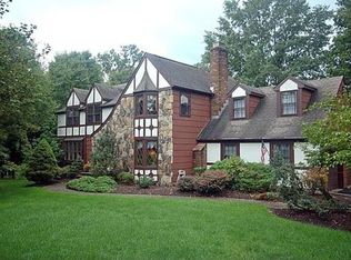 7 Cambridge Dr, Annandale, NJ 08801