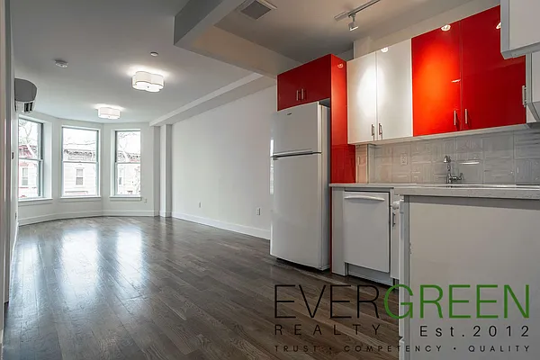 Rented by Evergreen Apartments BK | media 2