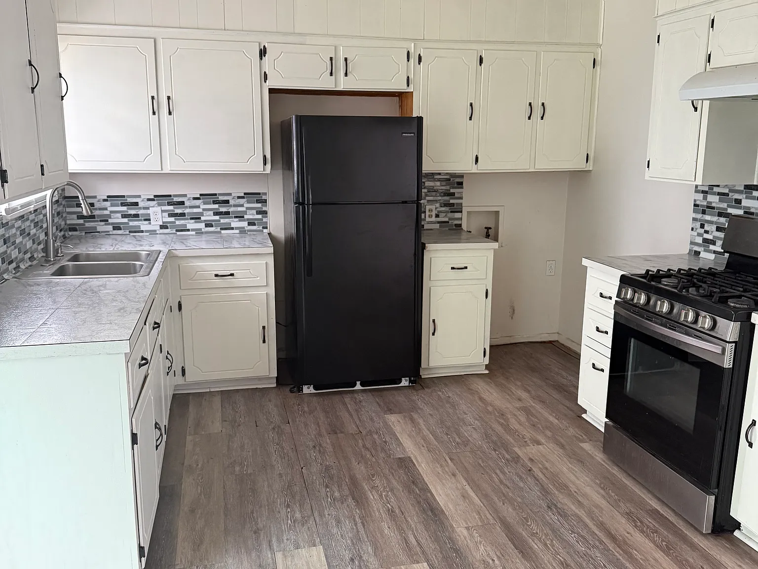 3 bed, 1210 sqft, $1,000 — Photo 2