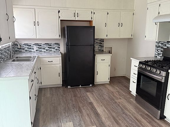 2nd image of 2205 Davis Ave