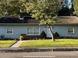 7585 Beach Dr, Pasadena, MD 21122