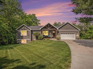 145 Lakeview Dr, Wayland, MI 49348