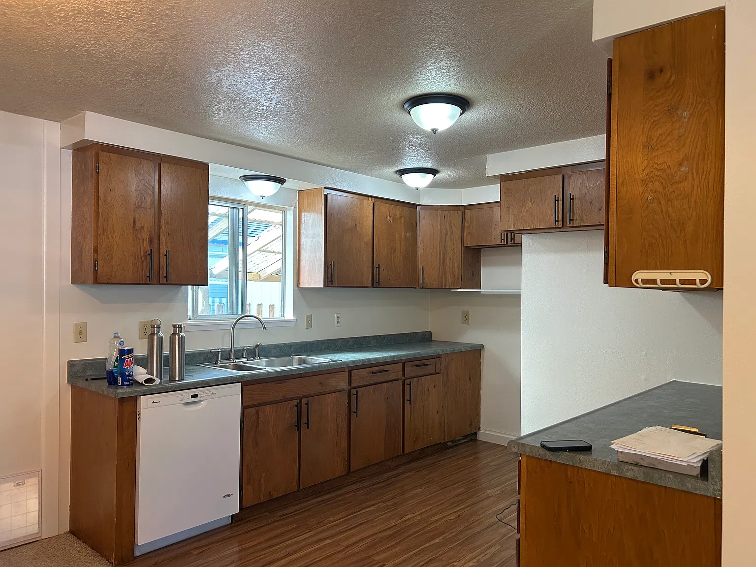 3 bed, 1328 sqft, $2,300 — Photo 1
