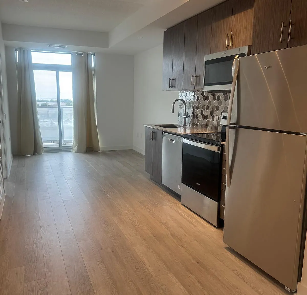 2782 Barton St E — Photo 2