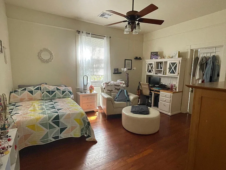 Front bedroom (1 of 3 bedrooms)