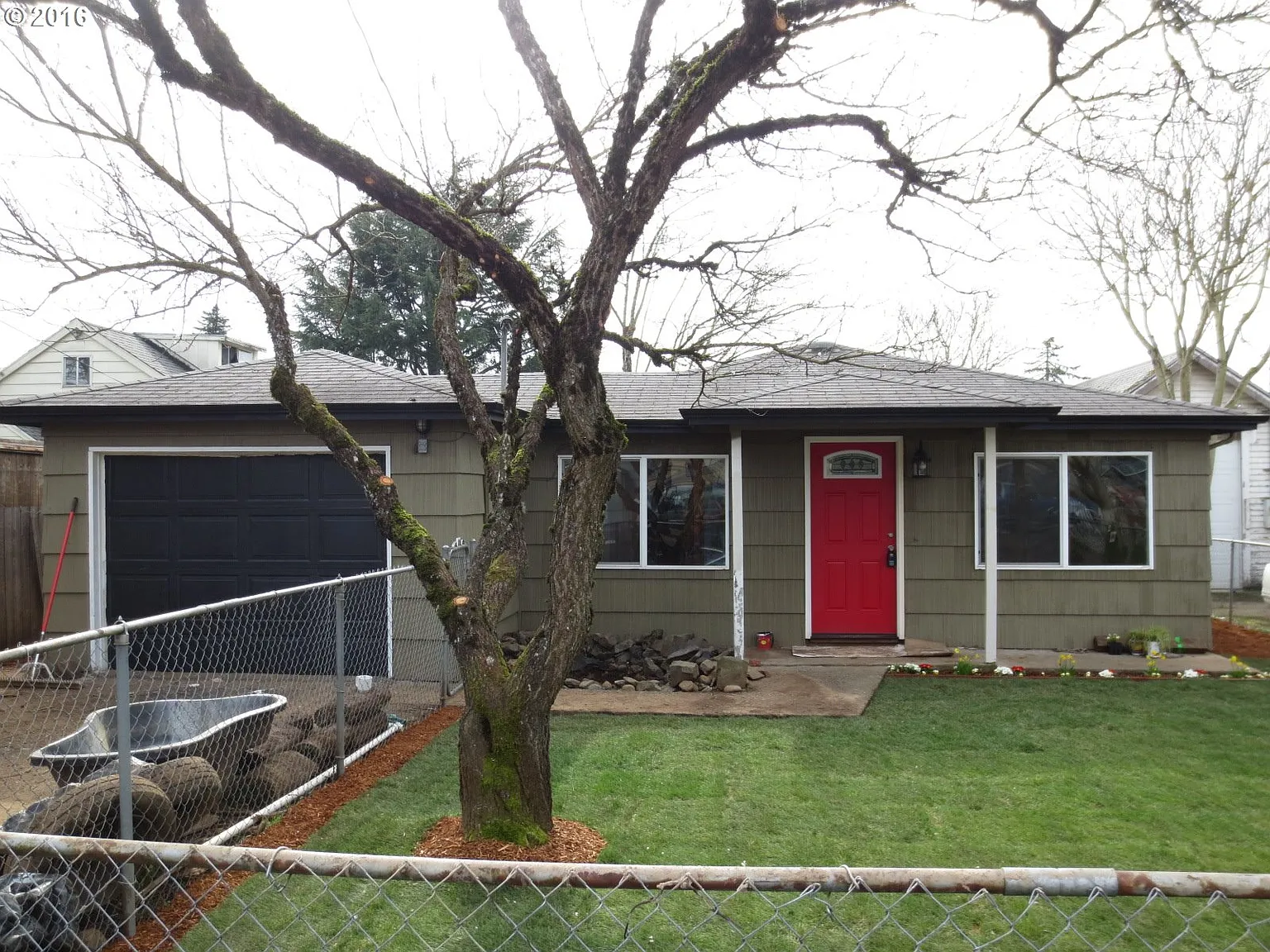 8216 SE Gray St photo 1