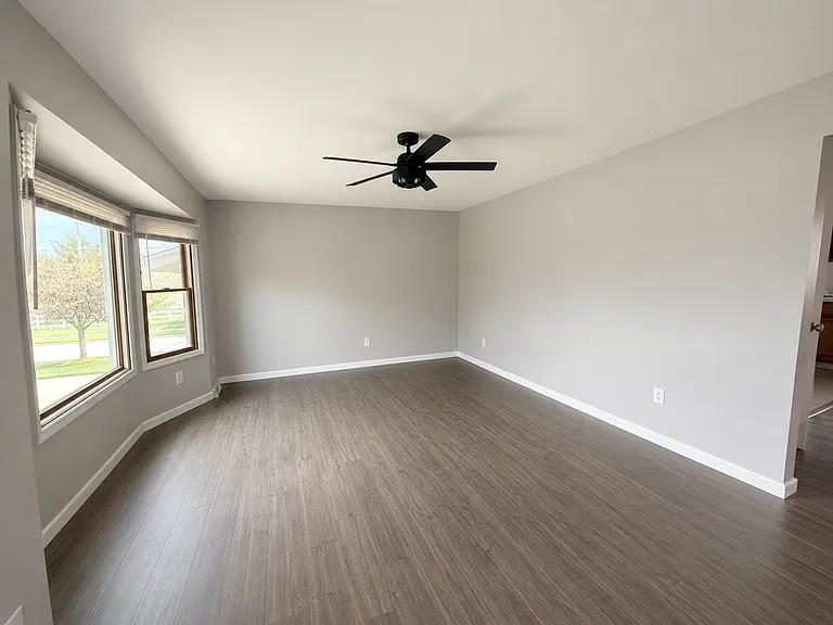 2737 Burton St SE — Photo 2