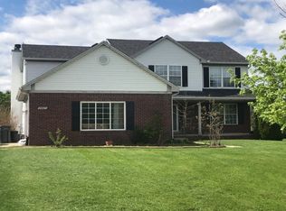1067 Saint Andrews Ct, Whitmore Lake, MI 48189