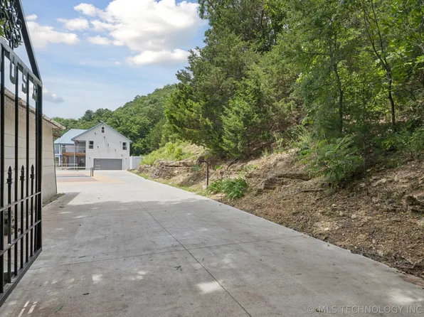 662 SE 4439th Loop, East Mayes, OK 74365