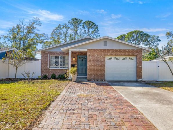 744 63rd Ave N, Saint Petersburg, FL 33702