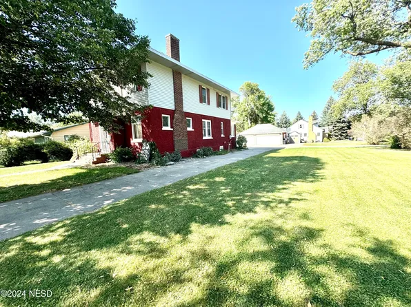 55 10th Ave NW, Watertown, SD 57201