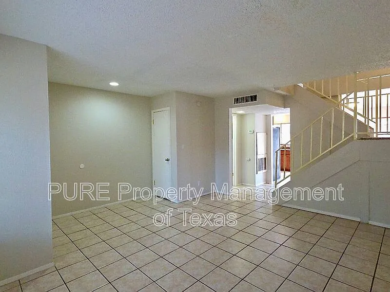3 bed, 1.5 bath, 1193 sqft, $1,695 — Photo 4
