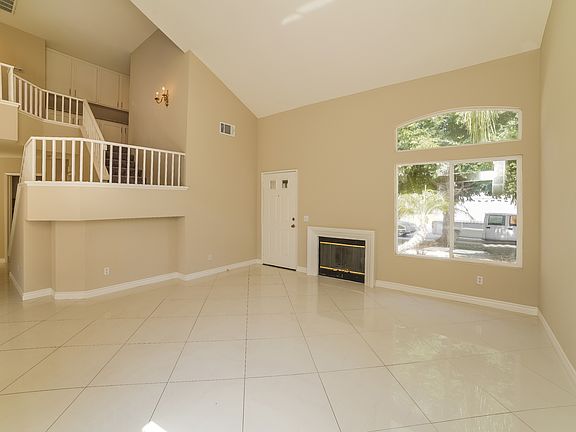 4th image of 948 Goldenrod St