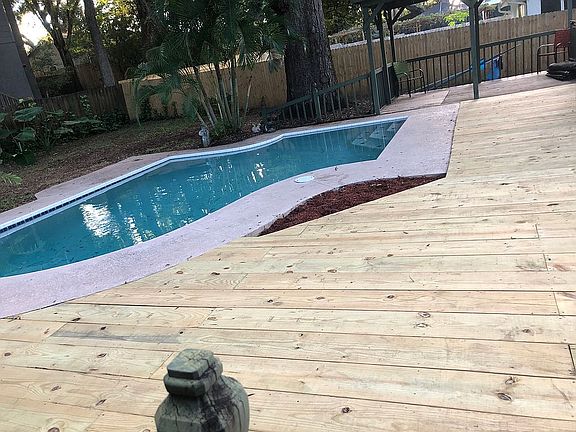 3rd image of 17 Harbor Oaks Cir