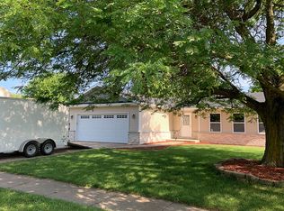585 E 2nd St, Herscher, IL 60941
