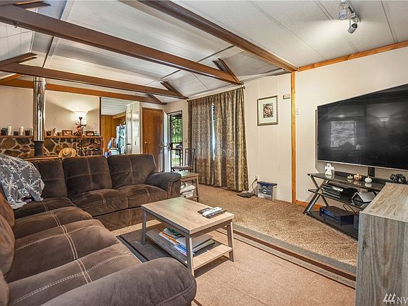 4th image of 215 Baywood Dr