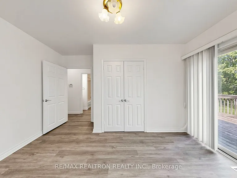 398 Connaught Ave — Photo 21