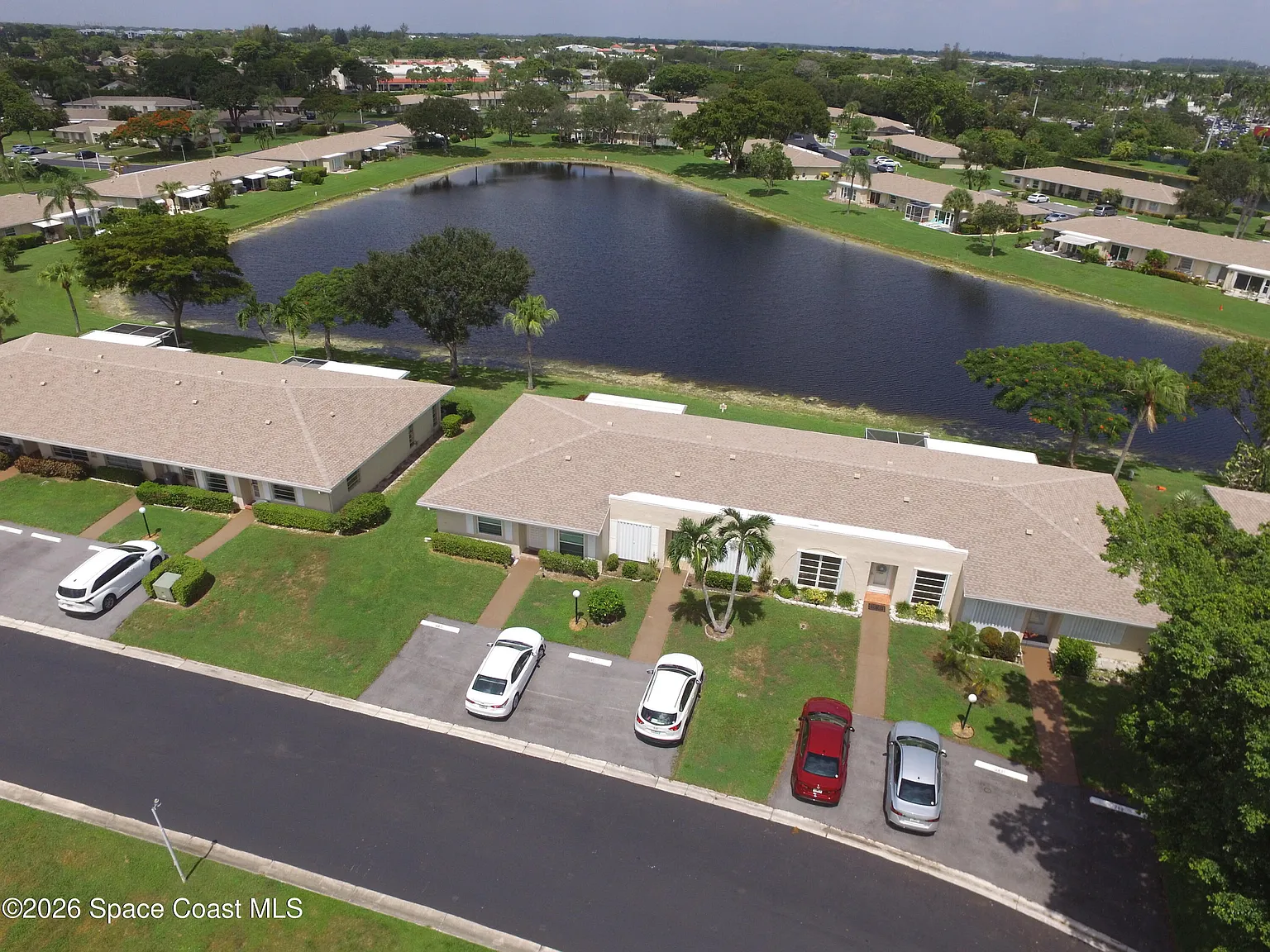 2 bed, 2.0 bath, 1332 sqft, $4,000 — Photo 2