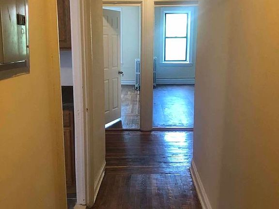 5th image of 1427 Taylor Ave #12A