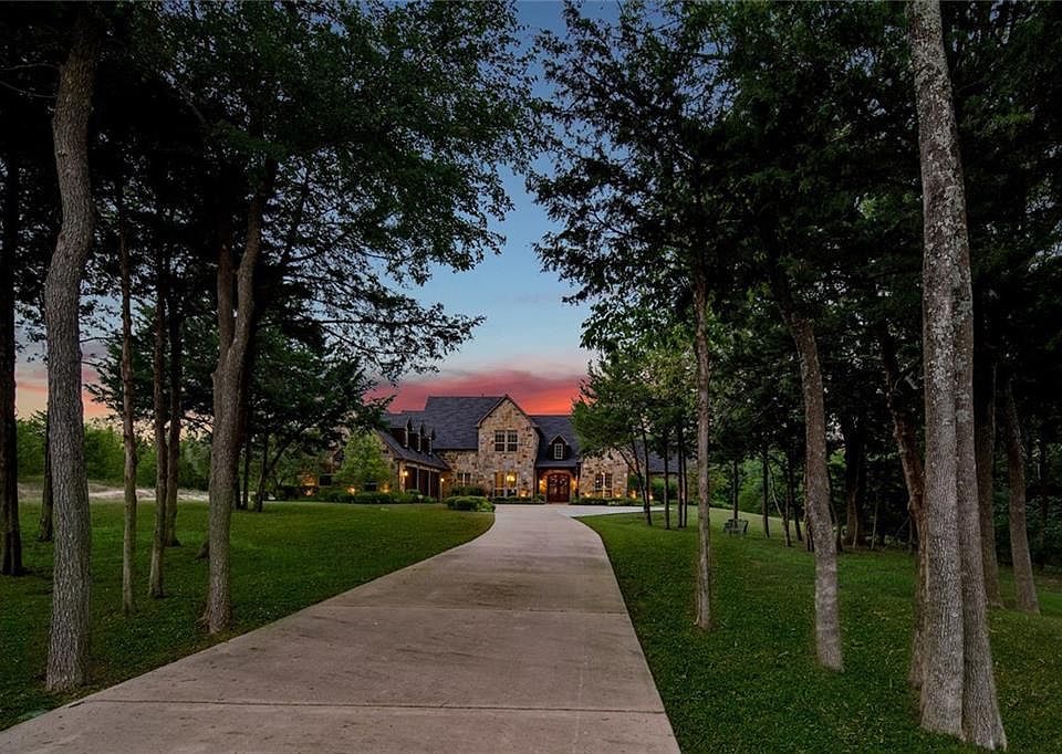 1st image of 4553 Lake Breeze Dr