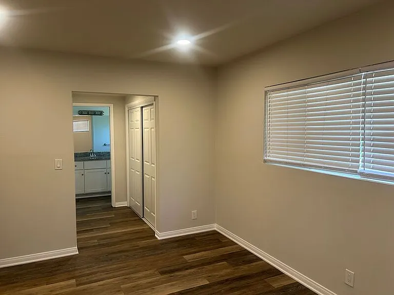 3459 Montrose Ave #A — Photo 8